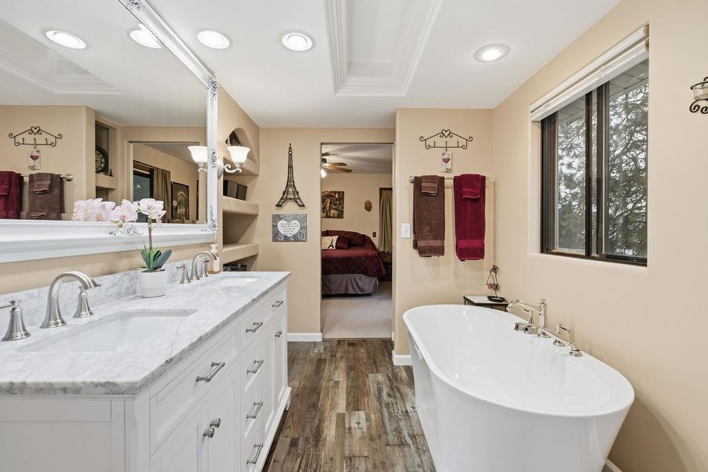 2211 N Houk Rd - Photo 33