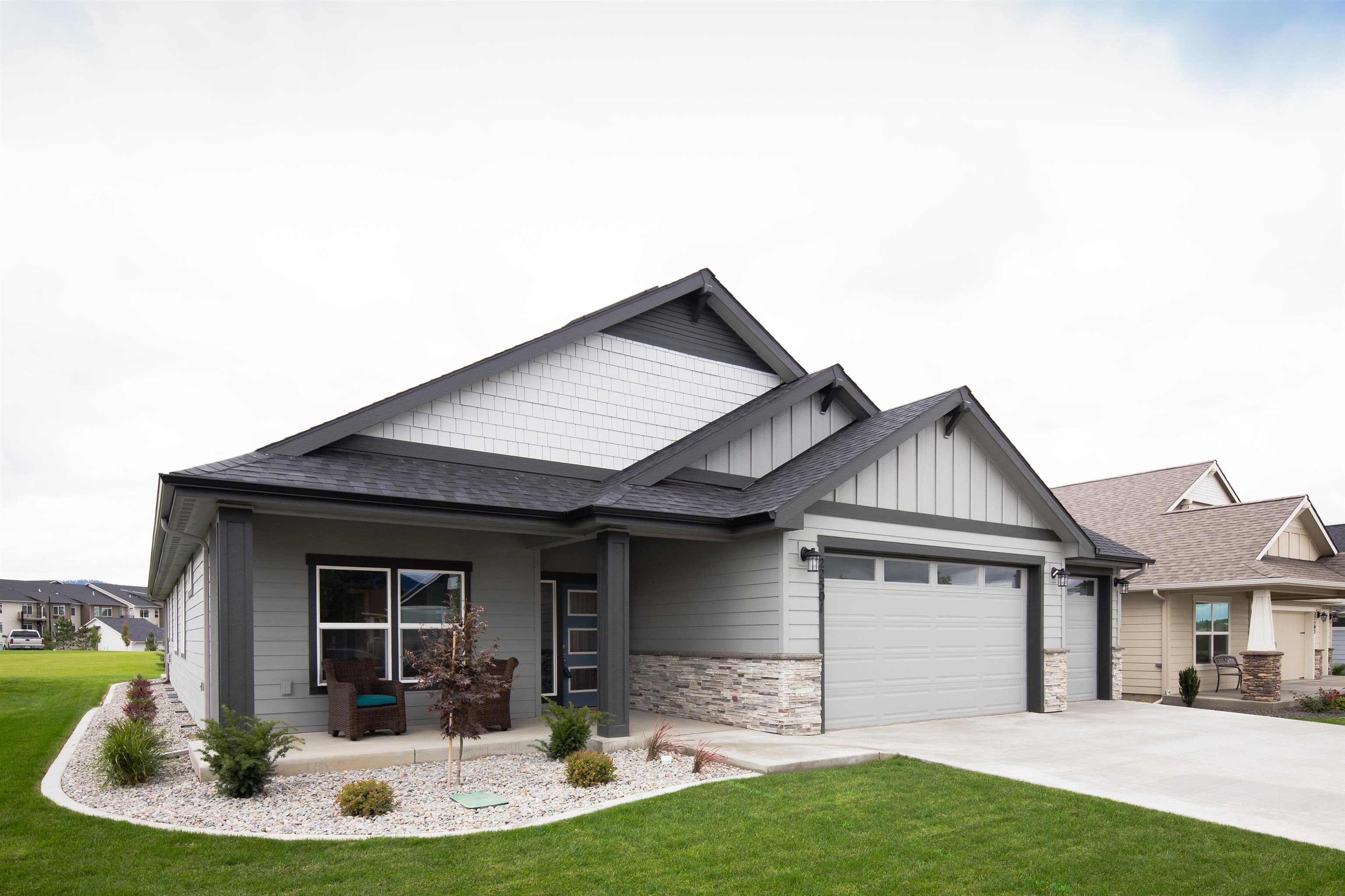 2572 N Rydal Ln - Photo 2