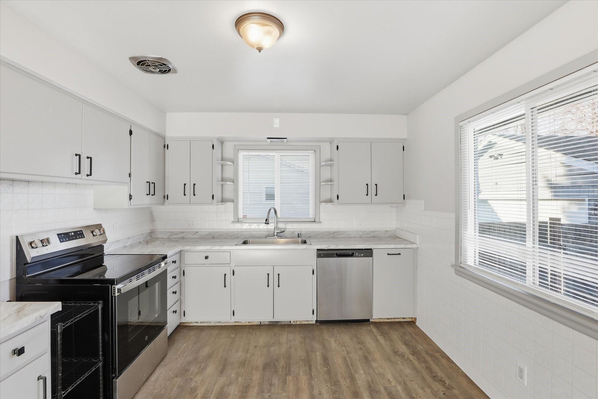 10811 E 7th Ave - Photo 9