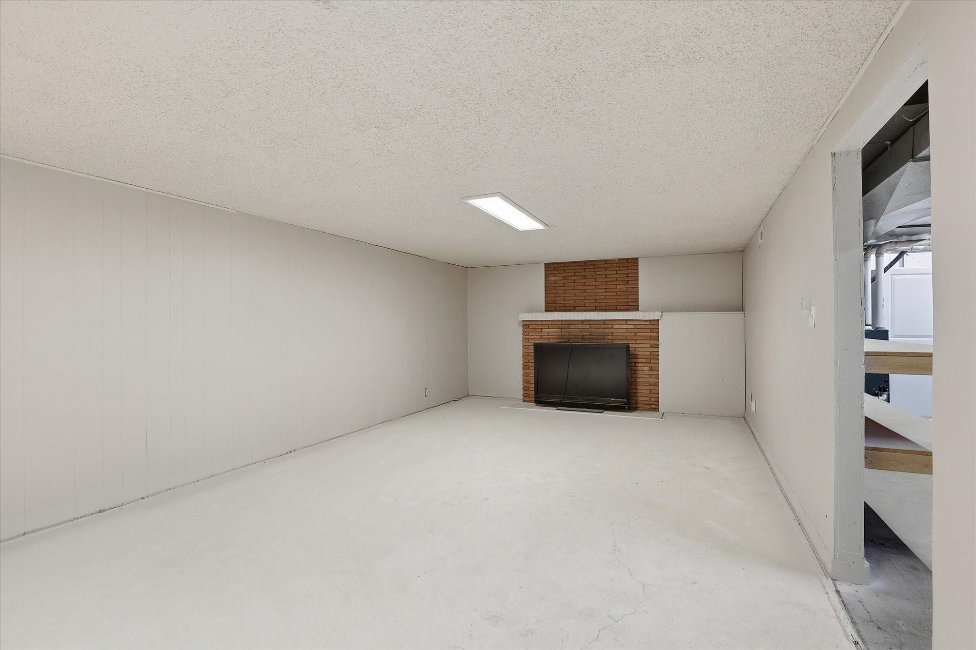 10811 E 7th Ave - Photo 17