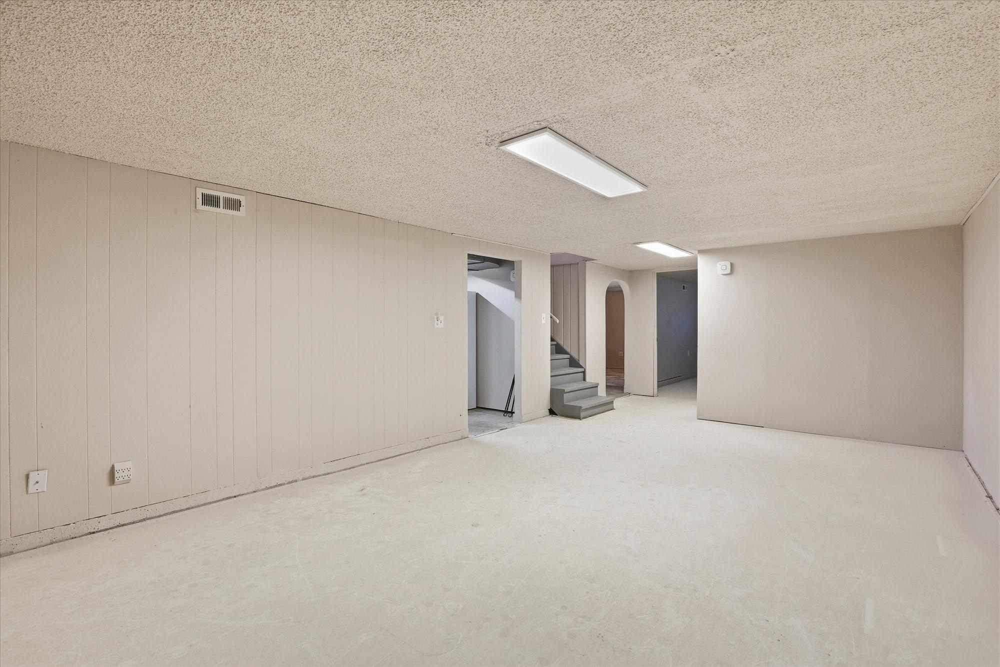 10811 E 7th Ave - Photo 18