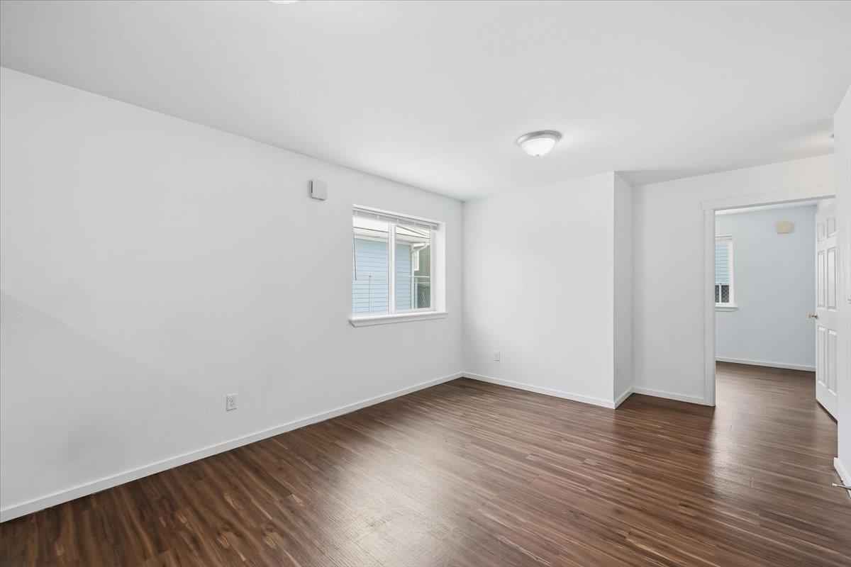402 E I St - Photo 9
