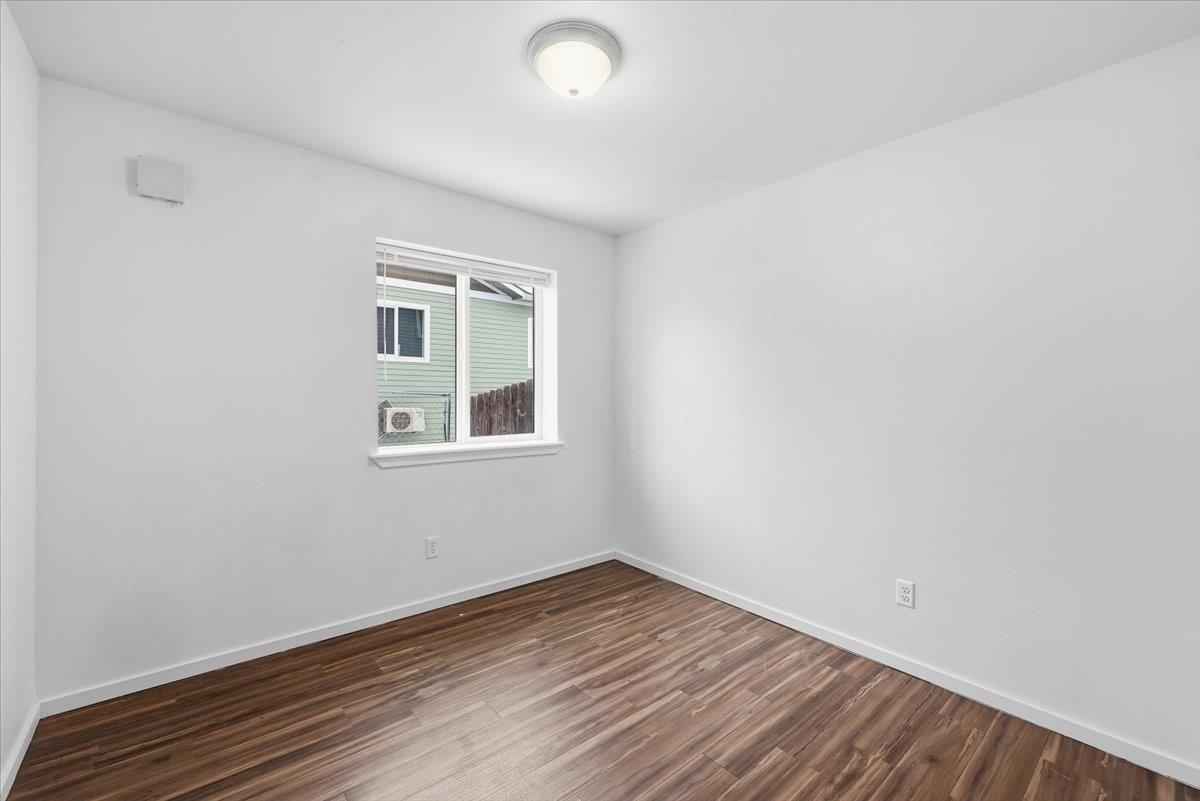 402 E I St - Photo 13