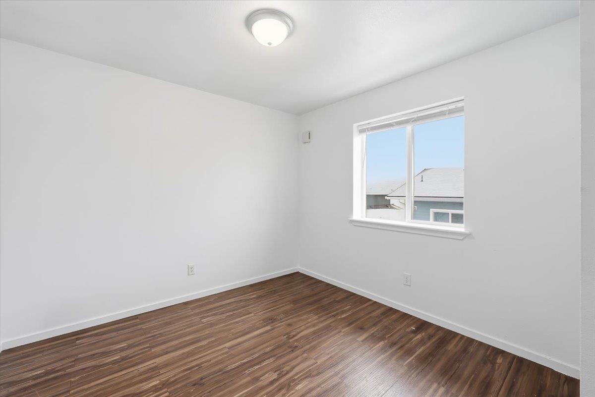 402 E I St - Photo 16
