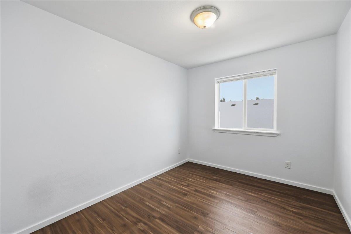 402 E I St - Photo 18
