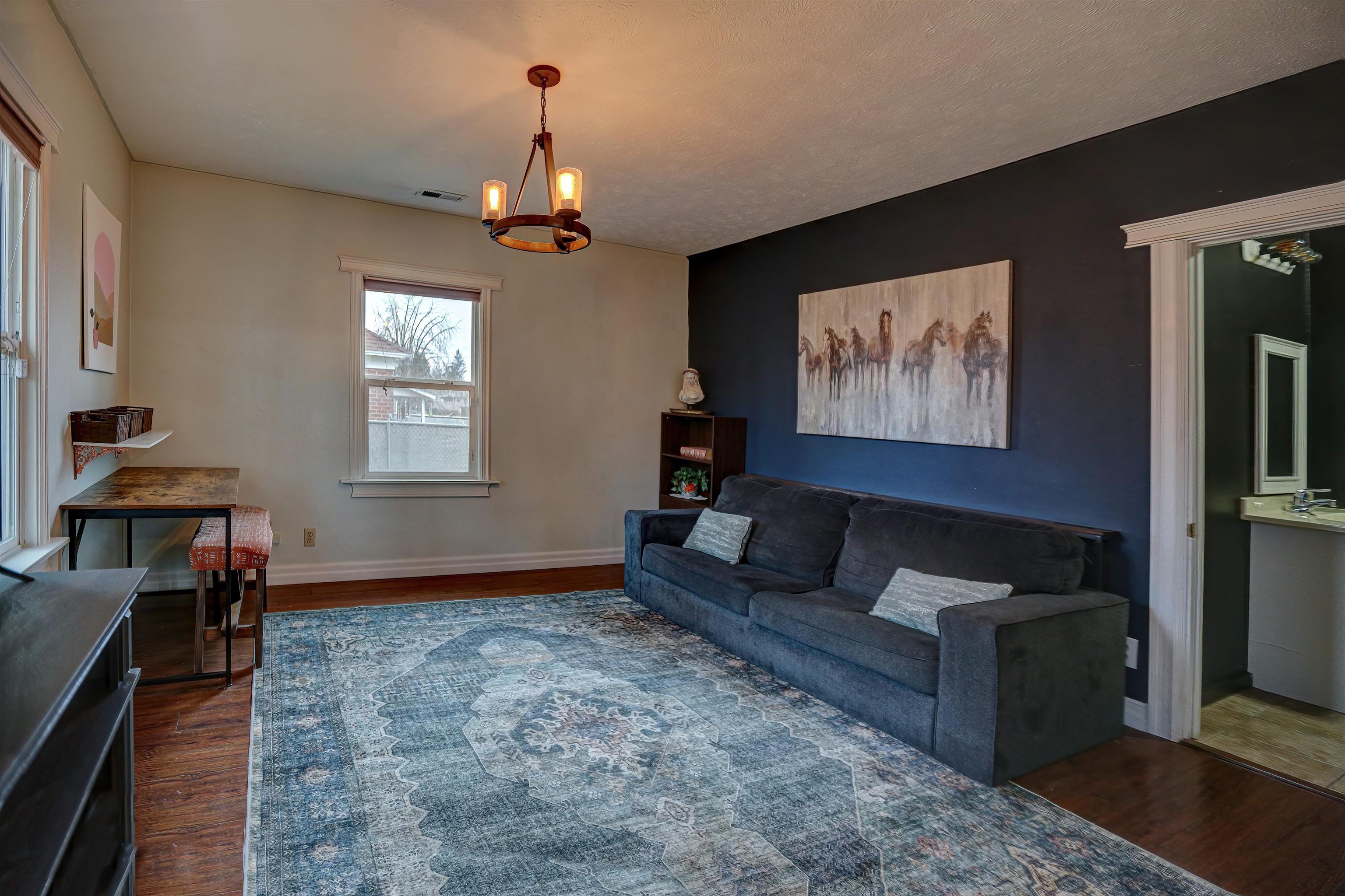 1027 E Wabash Ave - Photo 3