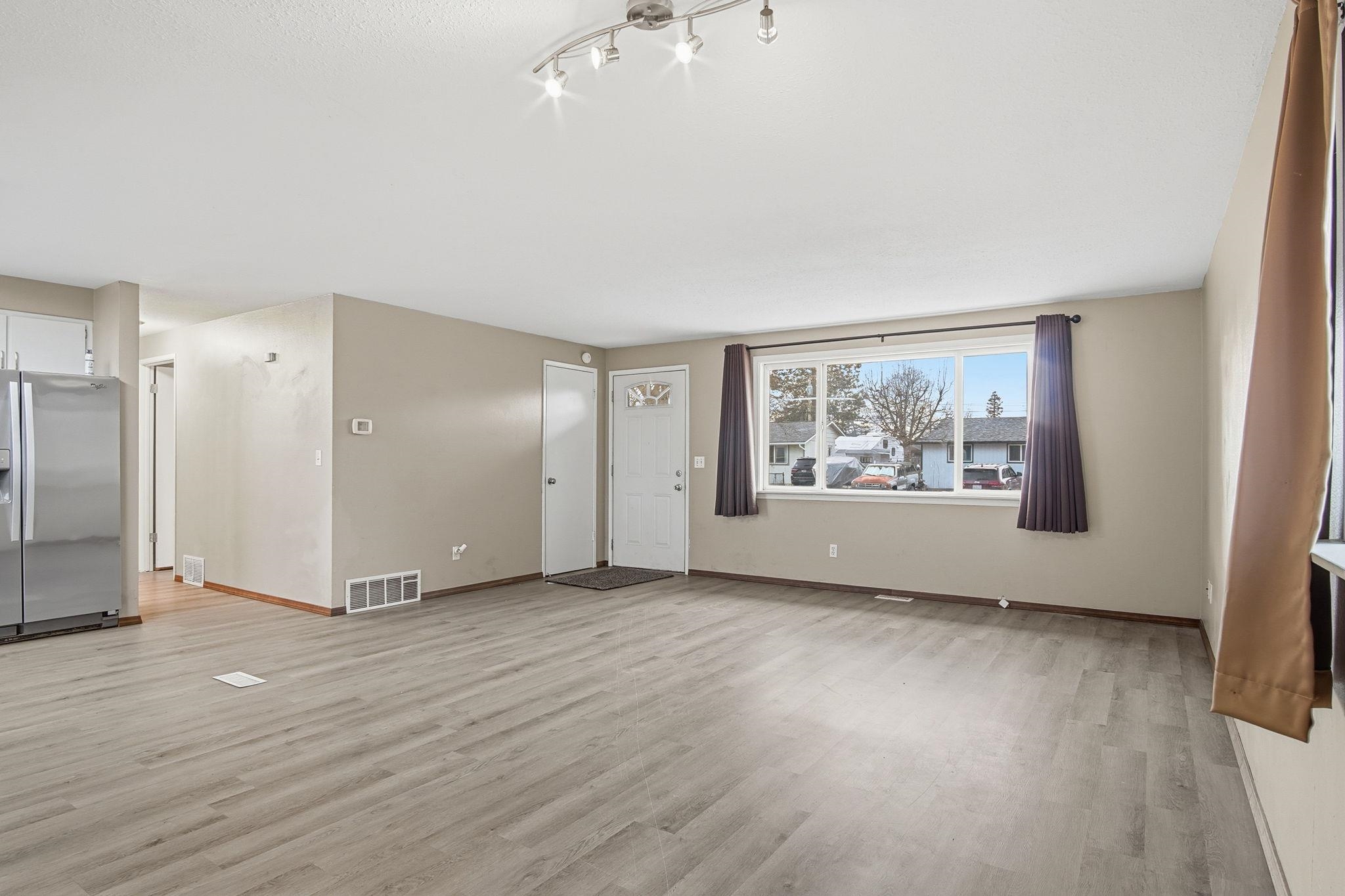 743 S Beeman St - Photo 5