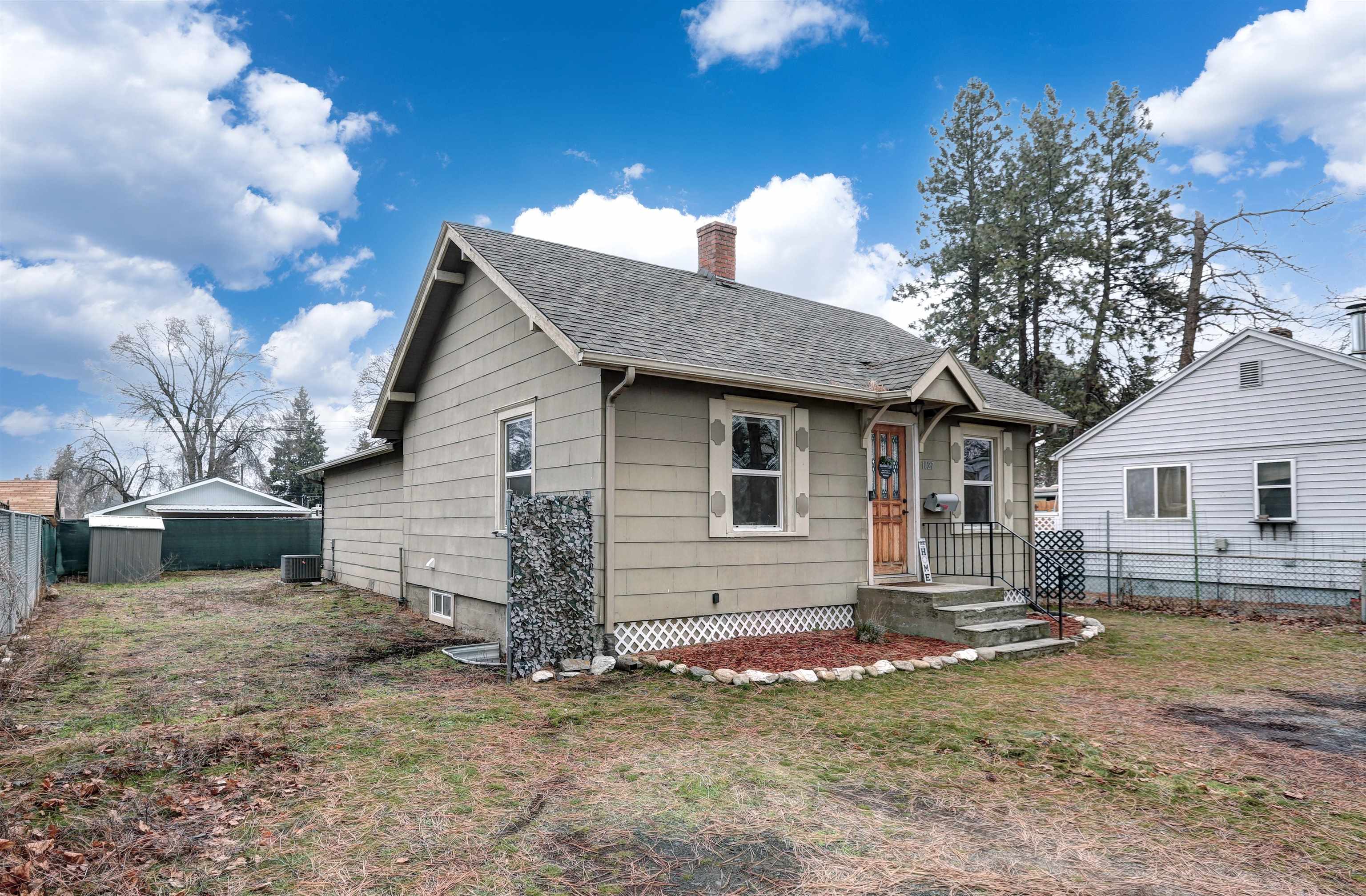 1027 E Wabash Ave - Photo 1