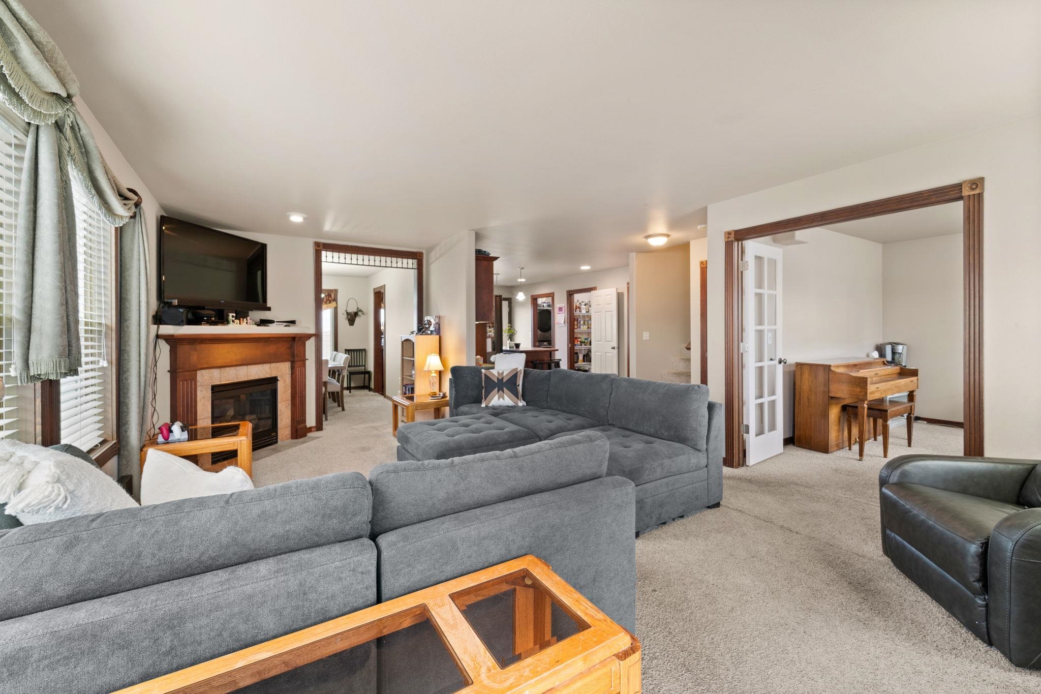 713 Golden Hills Dr - Photo 4