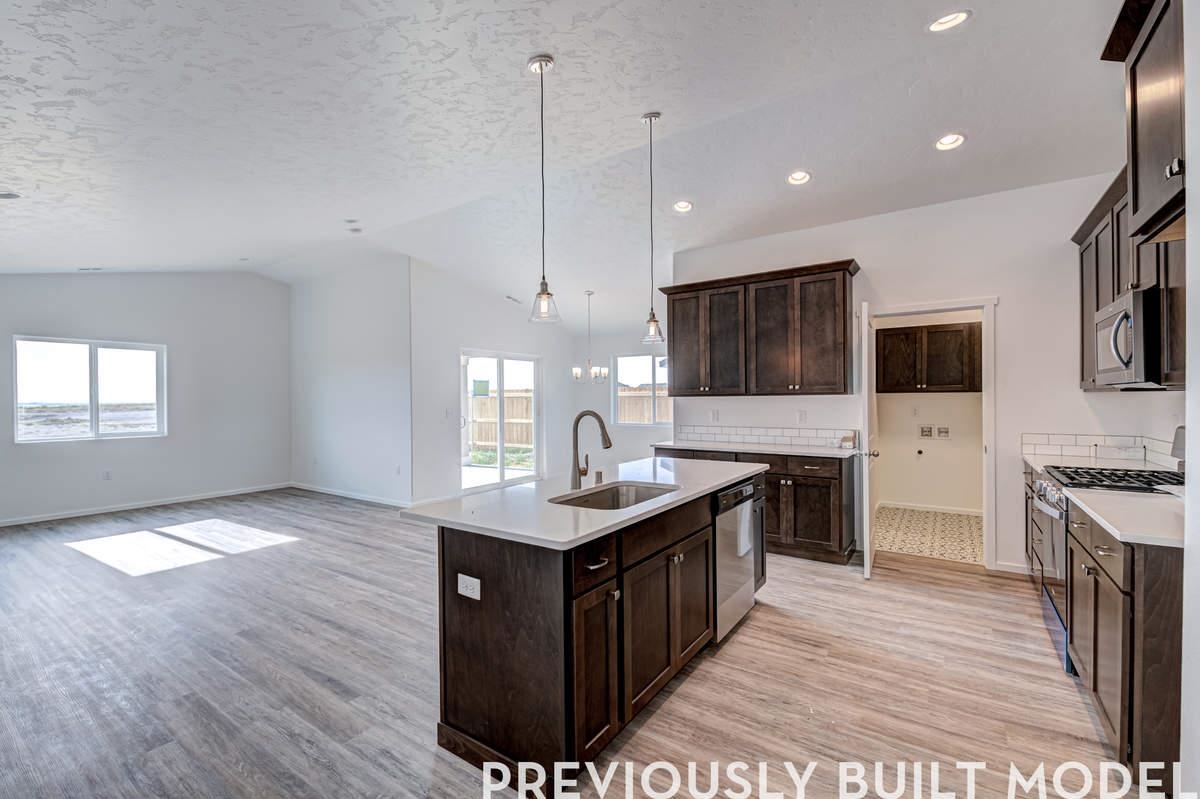 18722 E RIVERSIDE Ct - Photo 2