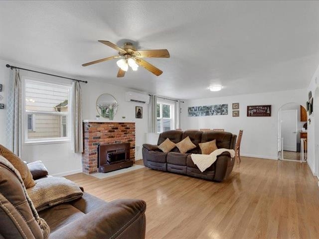 327 S Crosby St - Photo 2