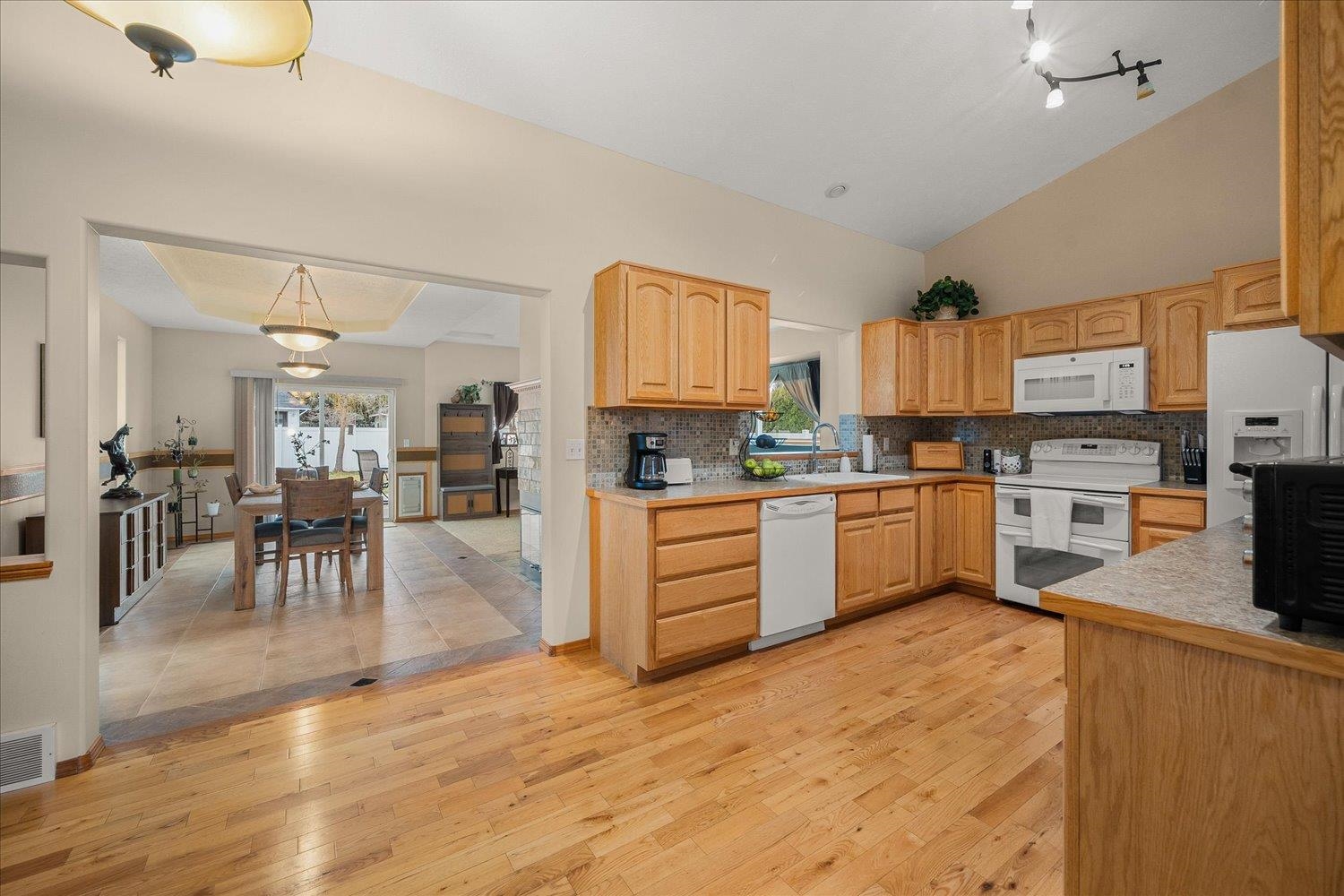 18914 E 2nd Ave - Photo 10