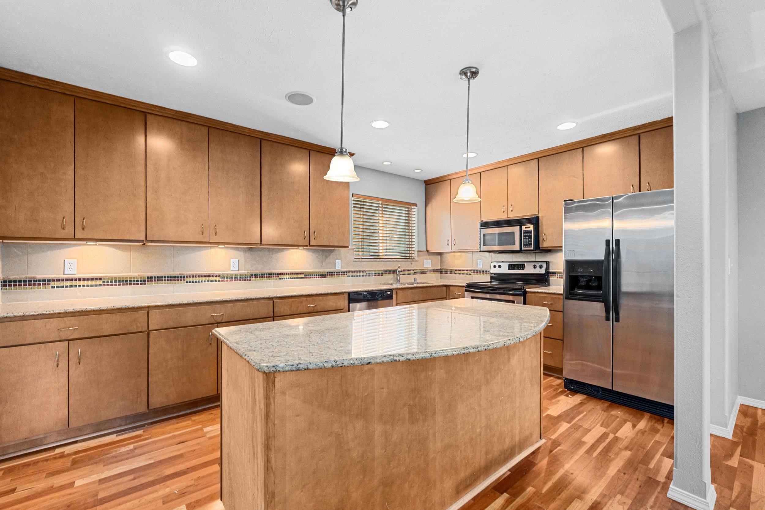 301 S Chestnut St - Photo 3