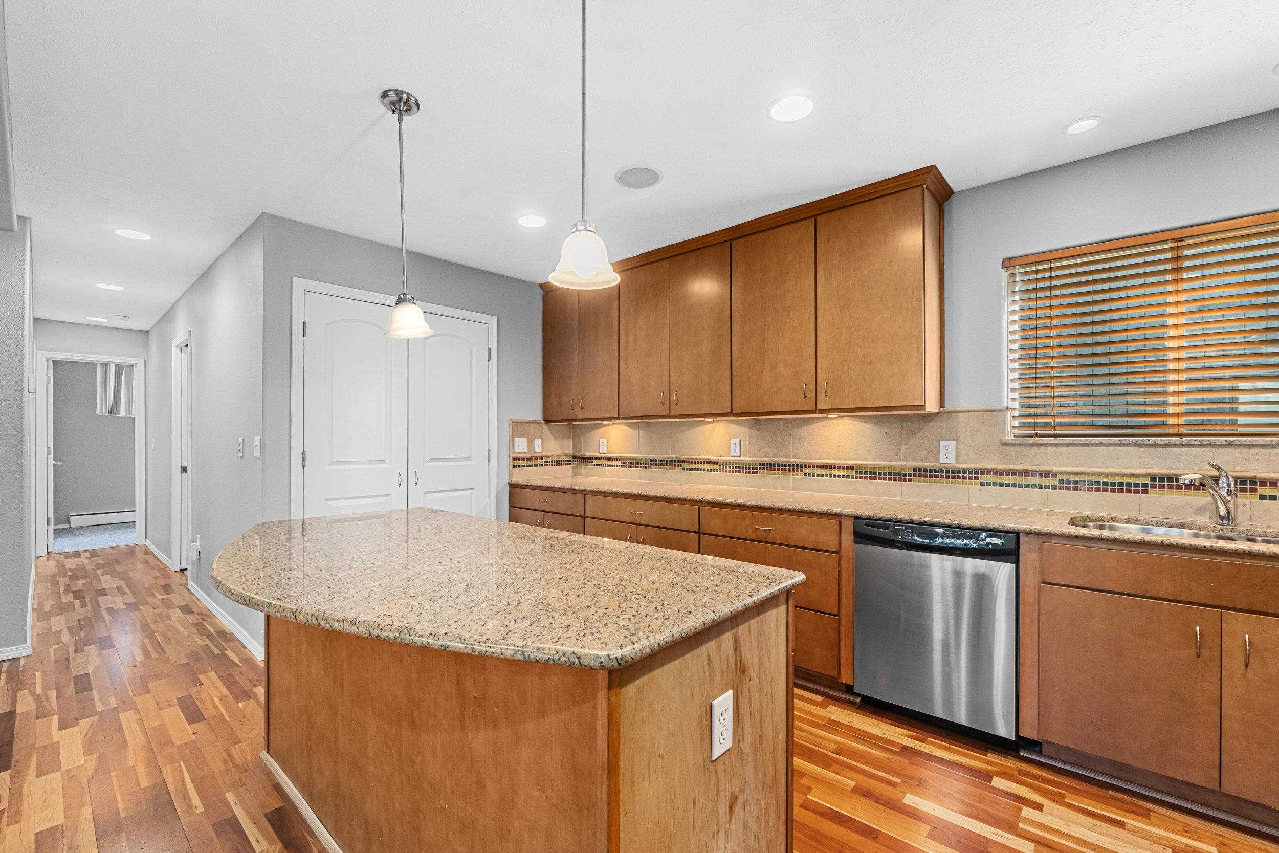 301 S Chestnut St - Photo 4