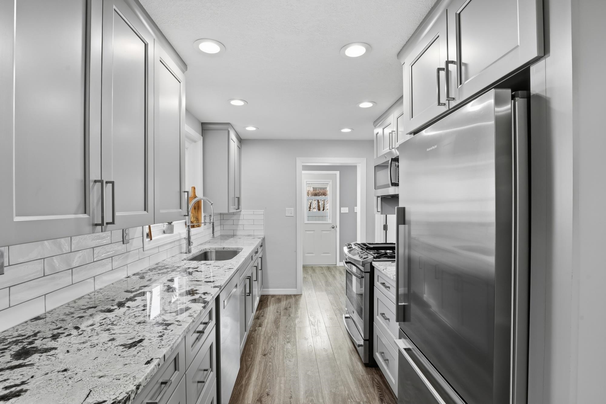 104 W Adams St - Photo 10