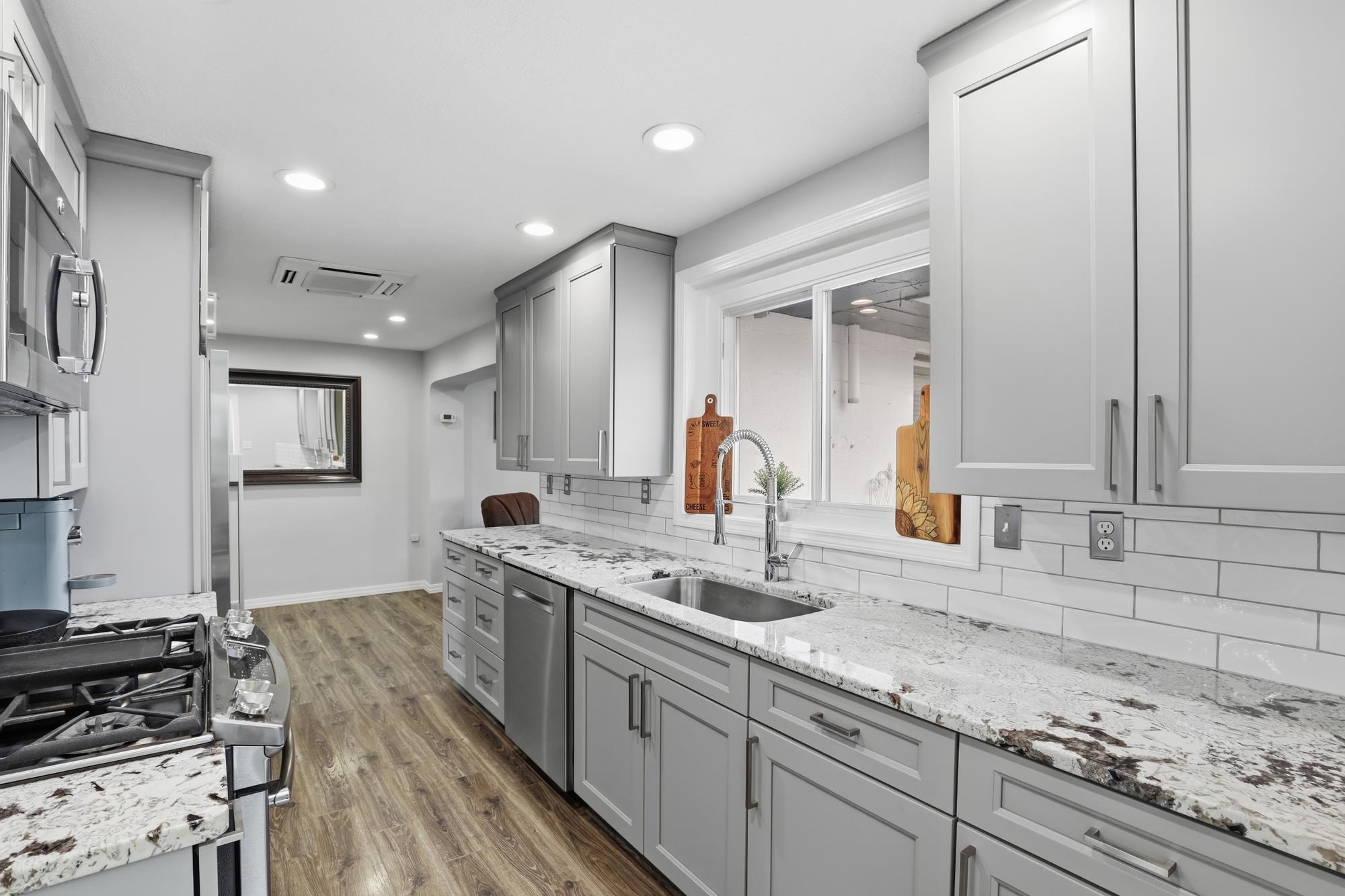 104 W Adams St - Photo 11