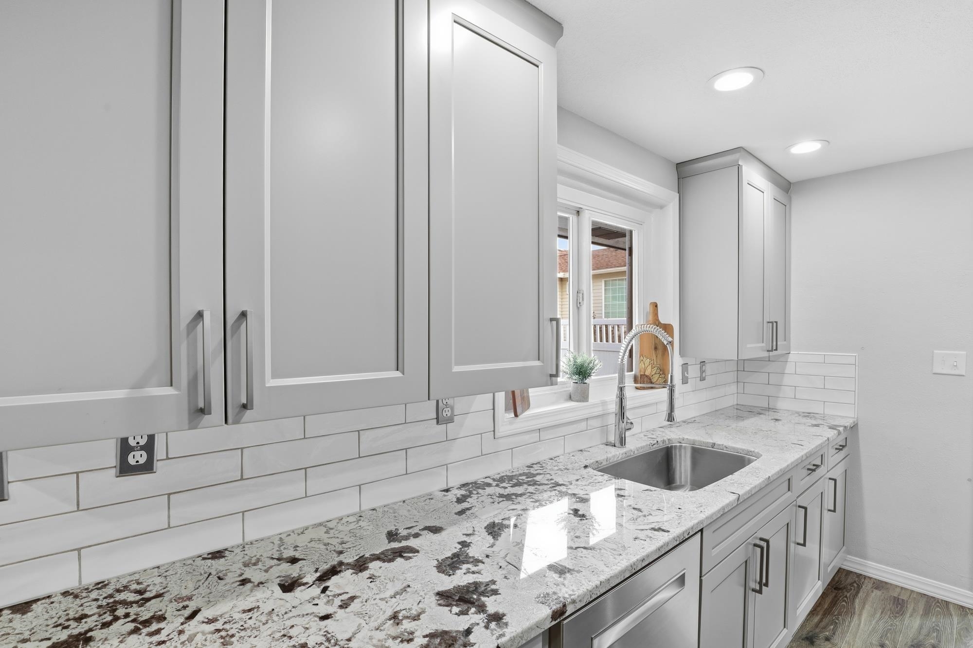 104 W Adams St - Photo 13