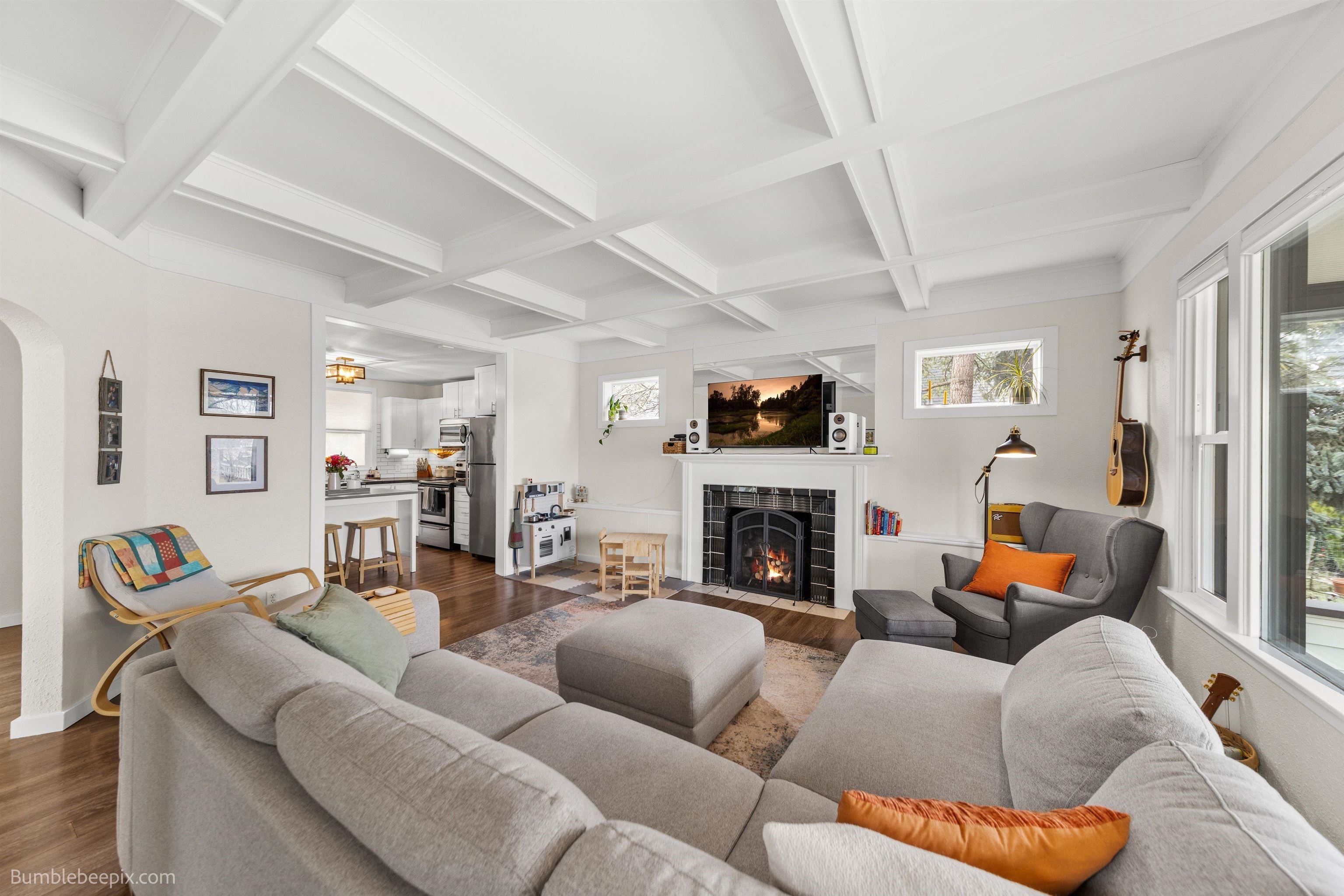 1858 E 8th Ave - Photo 2