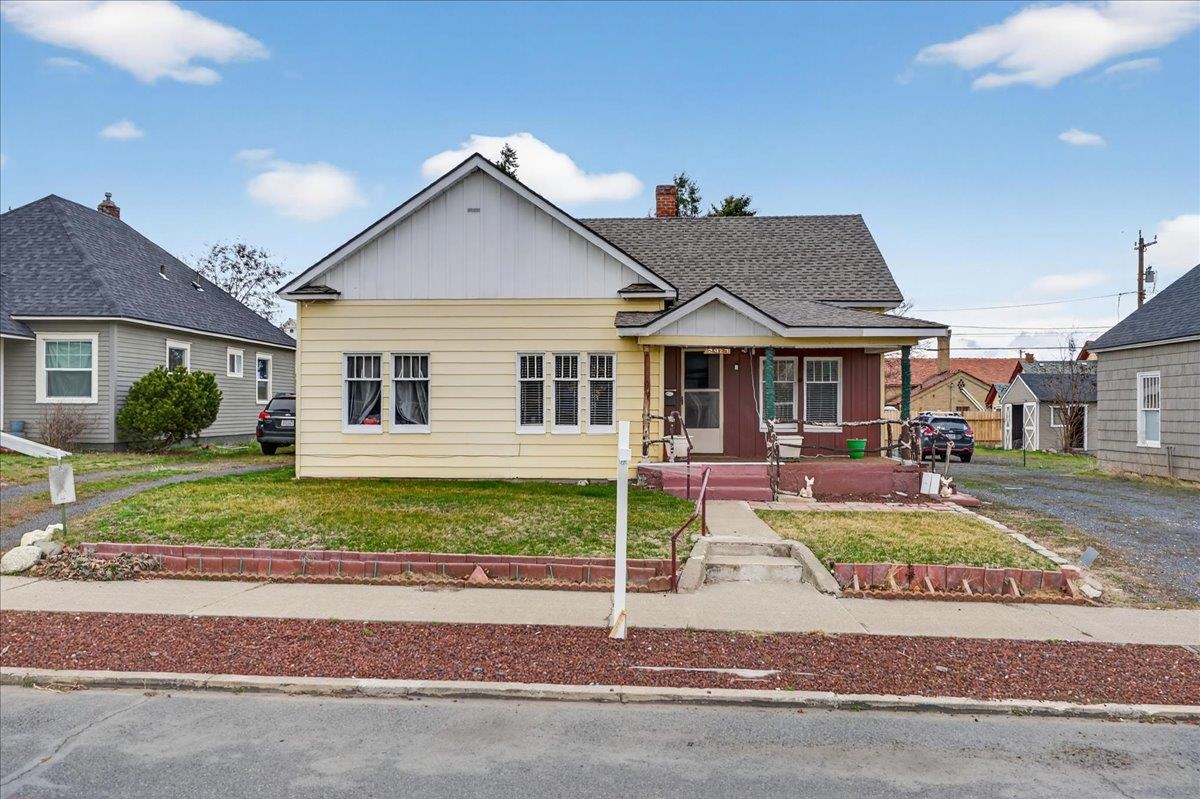 2927 E Wabash Ave - Photo 1