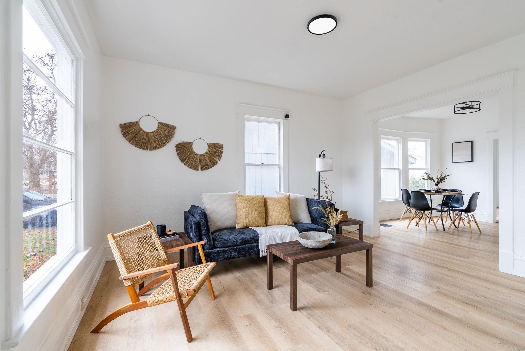 1014 W Spofford Ave - Photo 3