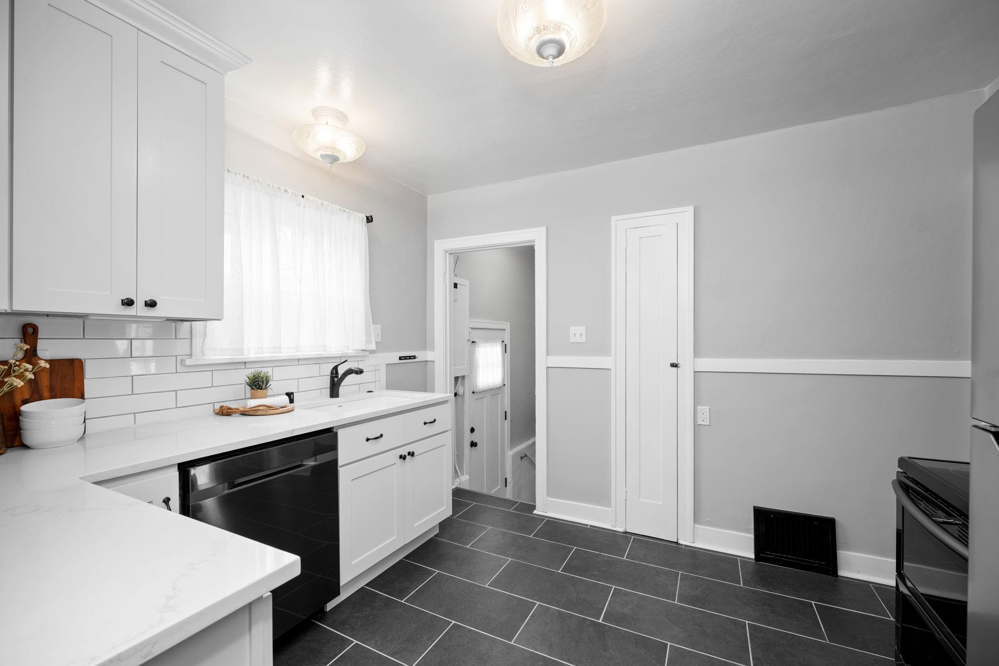 207 W 27TH Ave - Photo 10