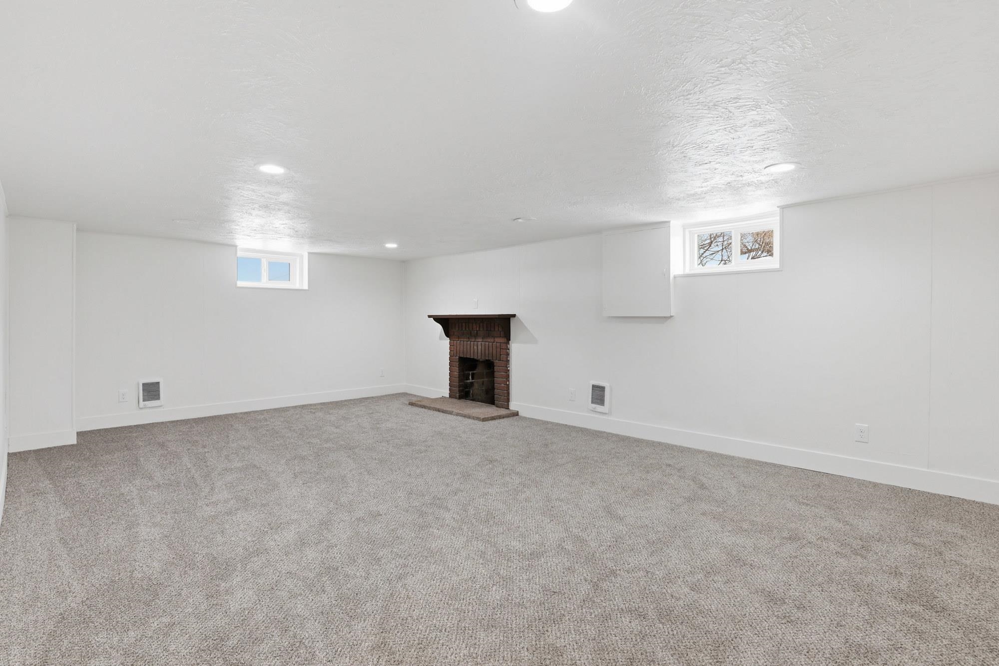 11022 E 4TH Ave - Photo 28