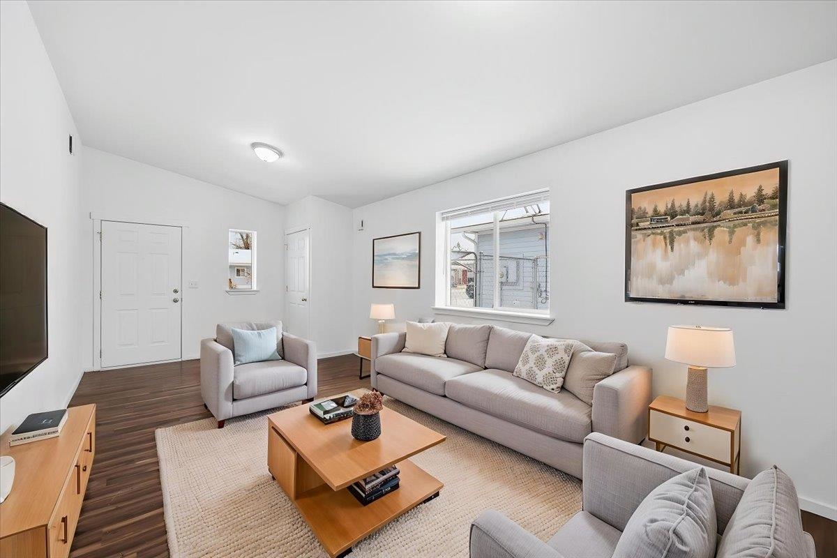 402 E I St - Photo 3