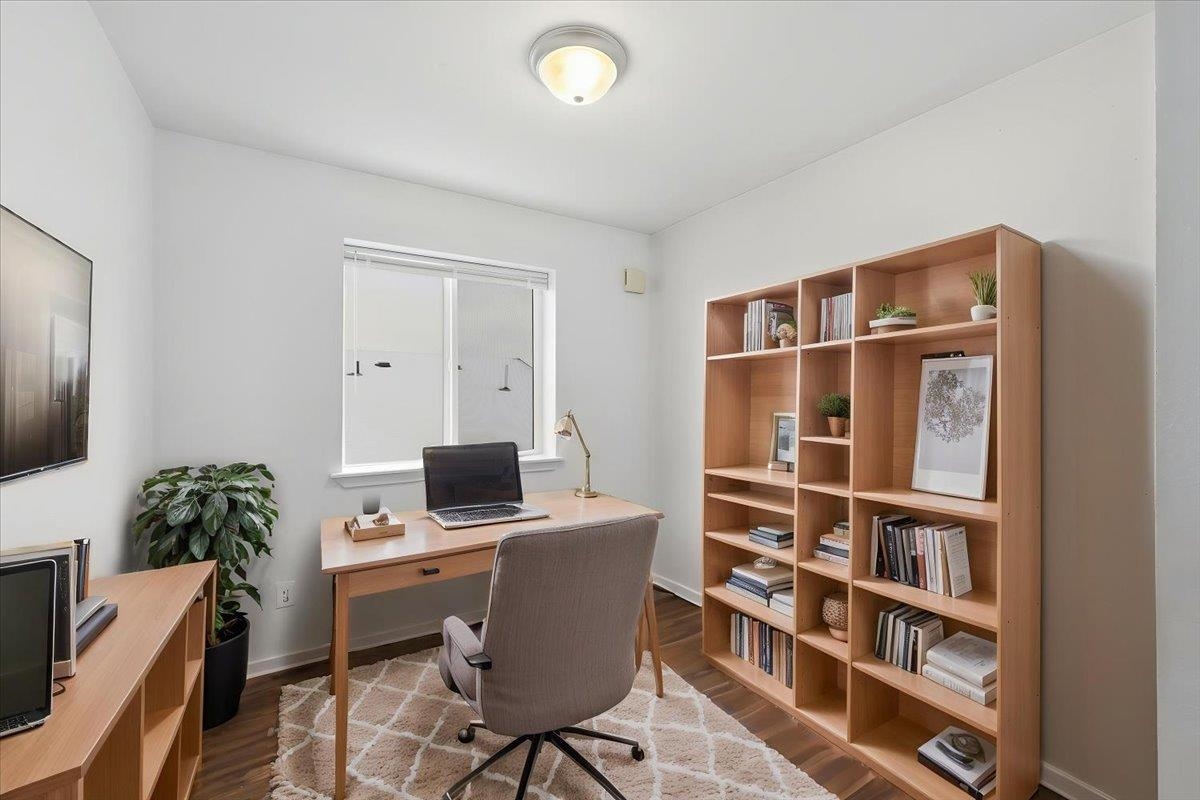 402 E I St - Photo 22