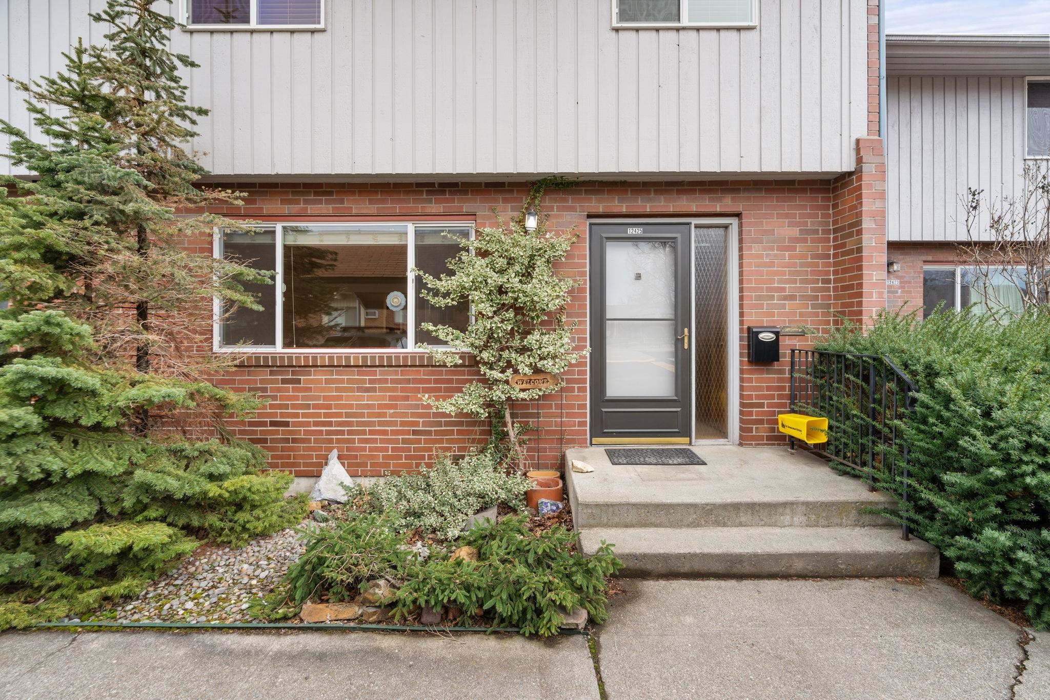 12425 E Olive Ave - Photo 1