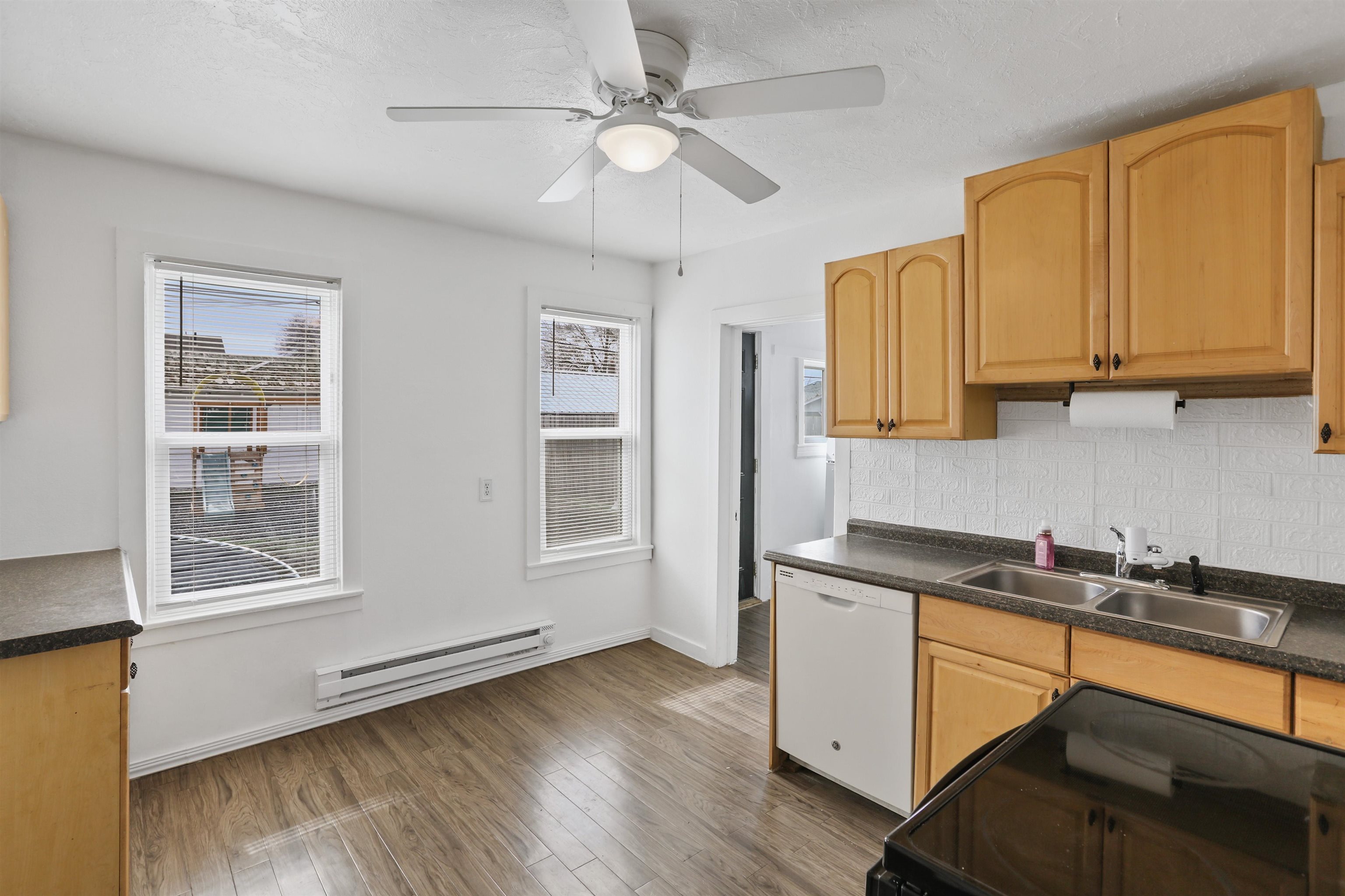 1324 E Broad Ave - Photo 3