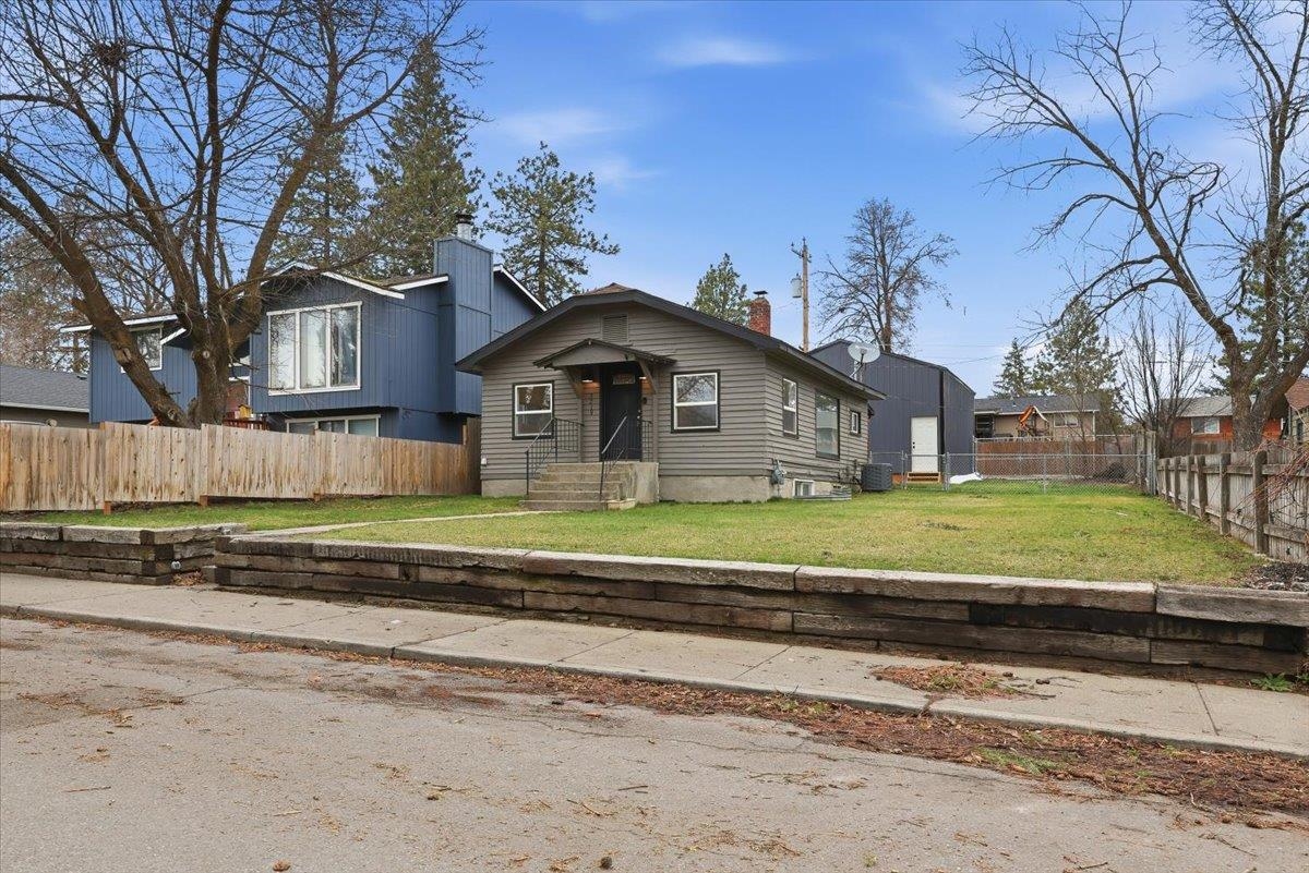 3219 E 36th Ave - Photo 3
