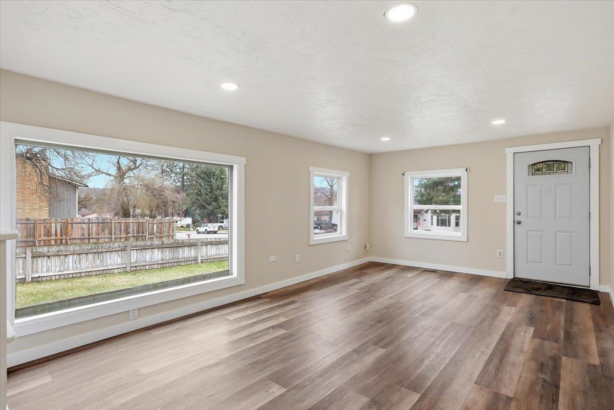 3219 E 36th Ave - Photo 4