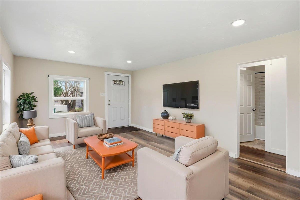 3219 E 36th Ave - Photo 6