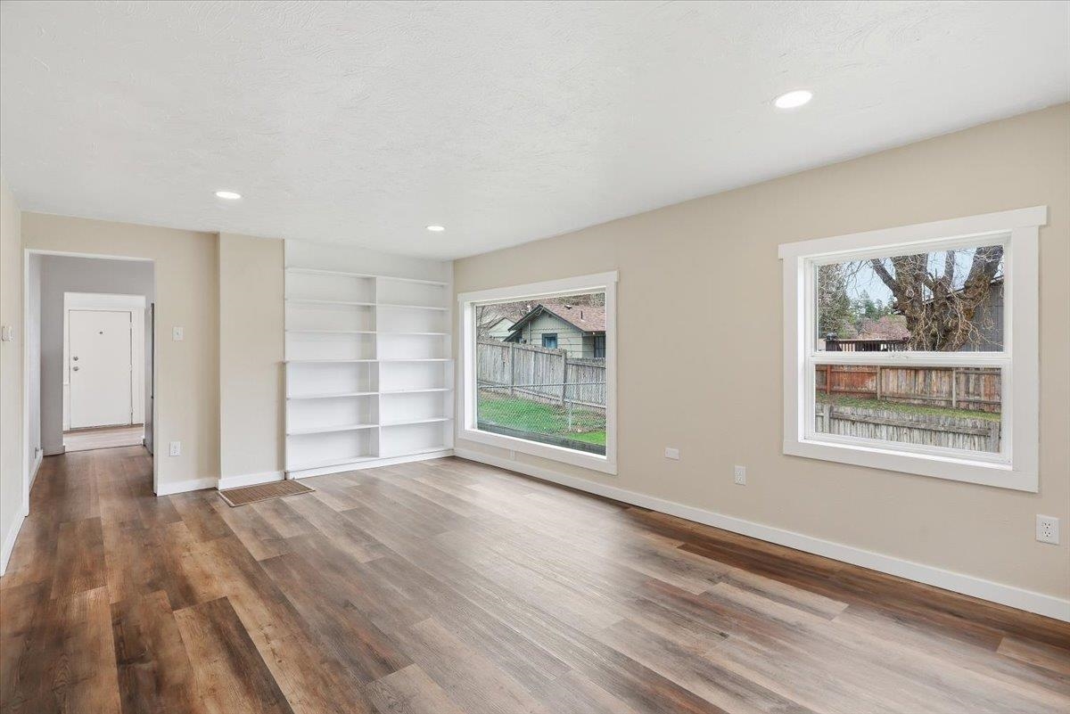 3219 E 36th Ave - Photo 7