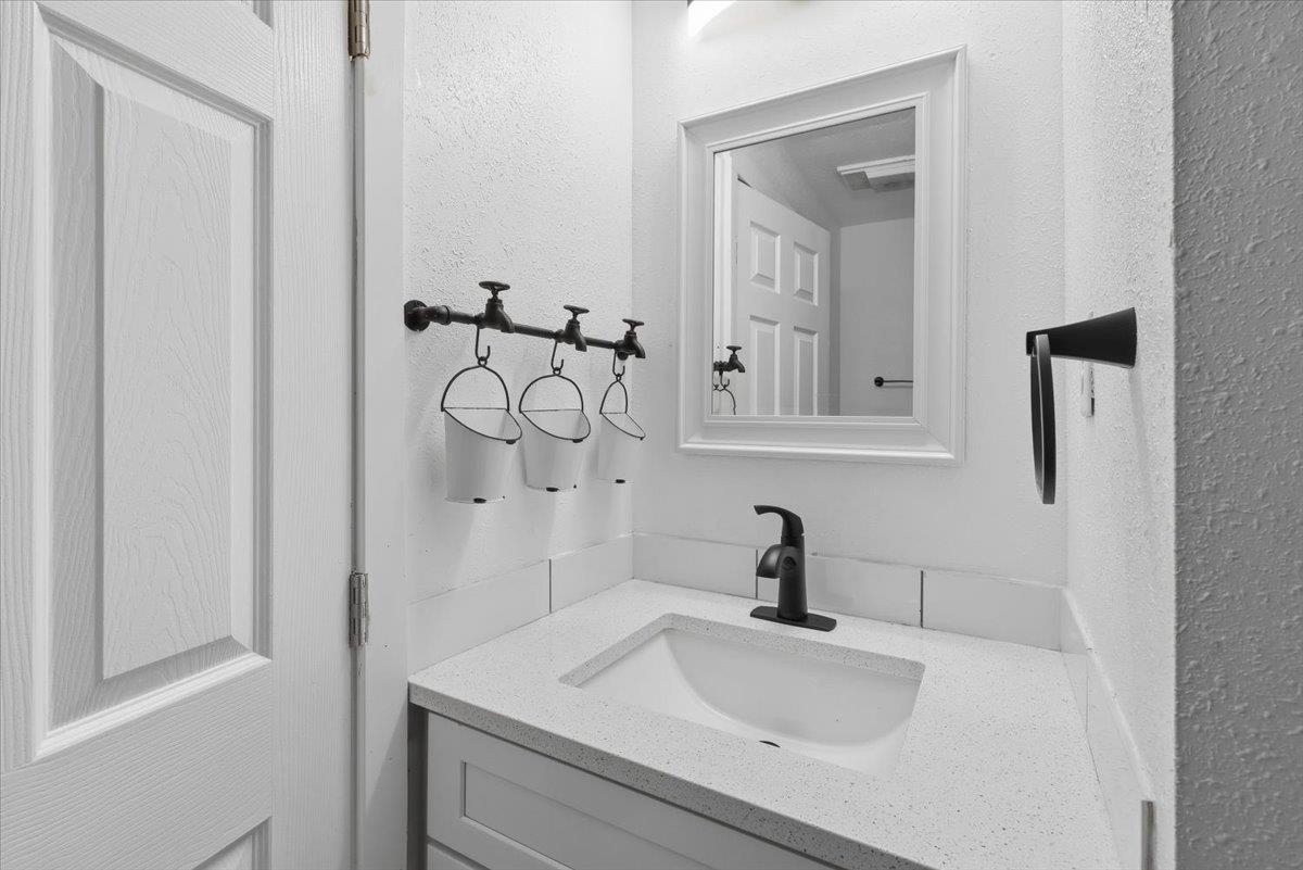 3219 E 36th Ave - Photo 9