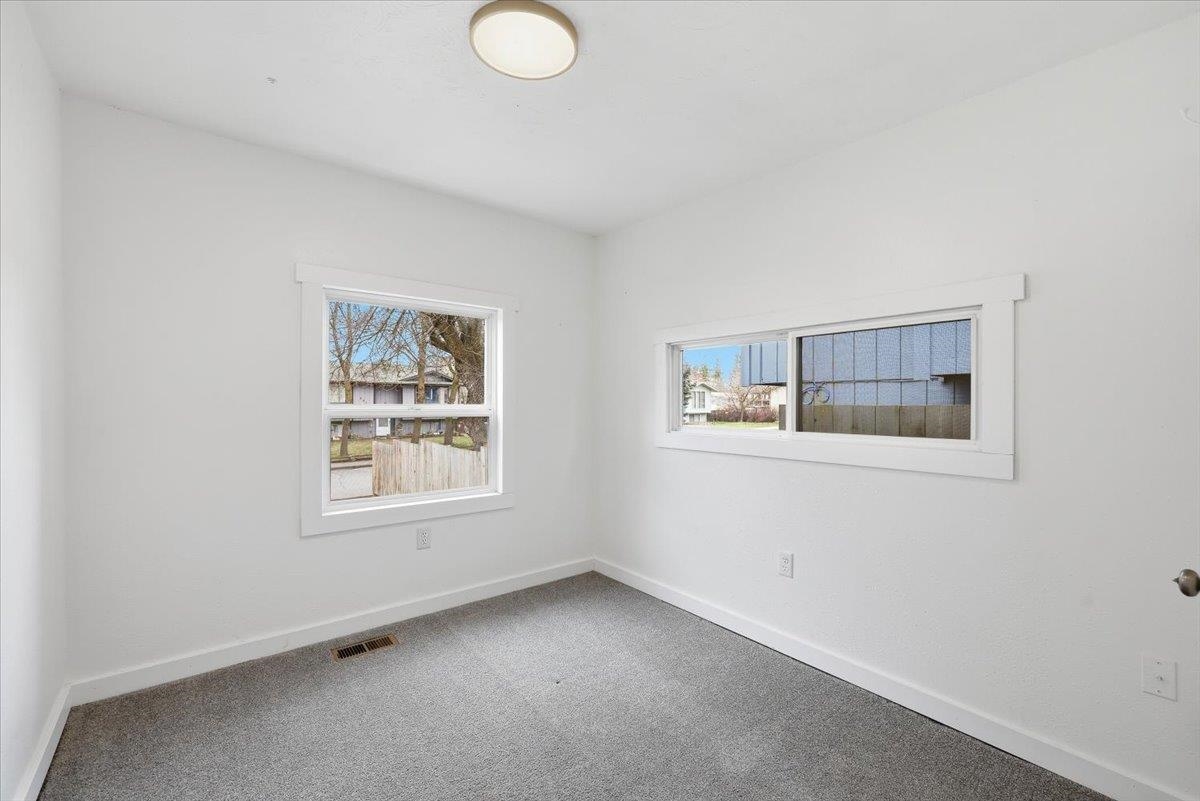 3219 E 36th Ave - Photo 12