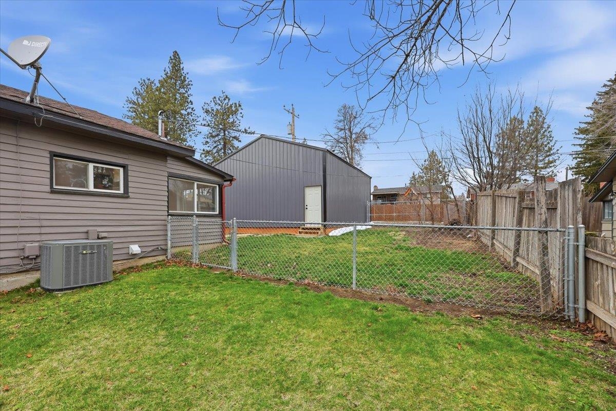 3219 E 36th Ave - Photo 29