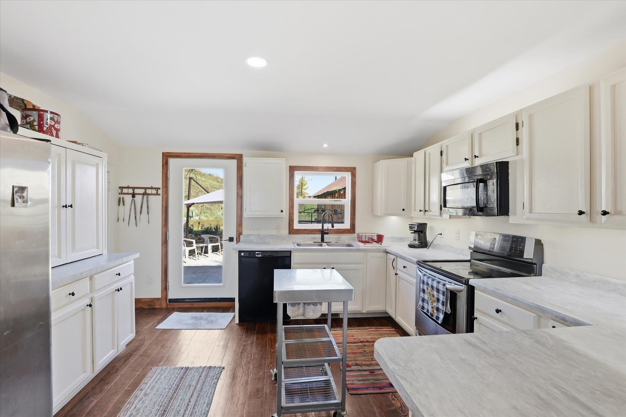 602 W Bartlett St - Photo 4
