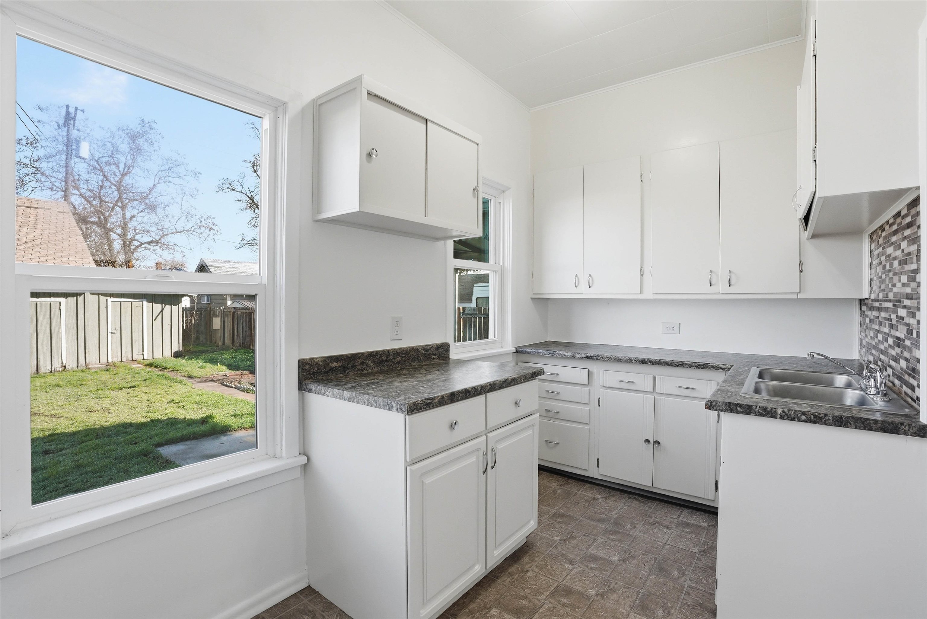 5604 N Regal St - Photo 6