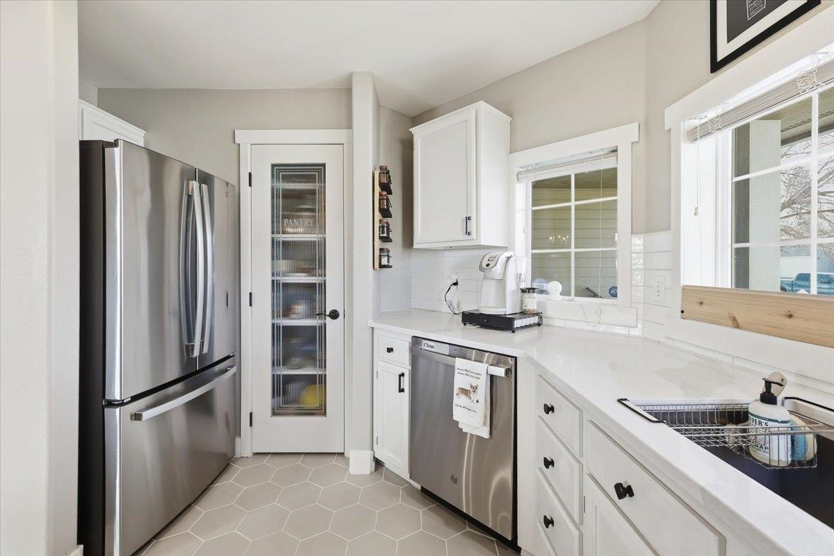 3211 E 43rd Ave - Photo 6