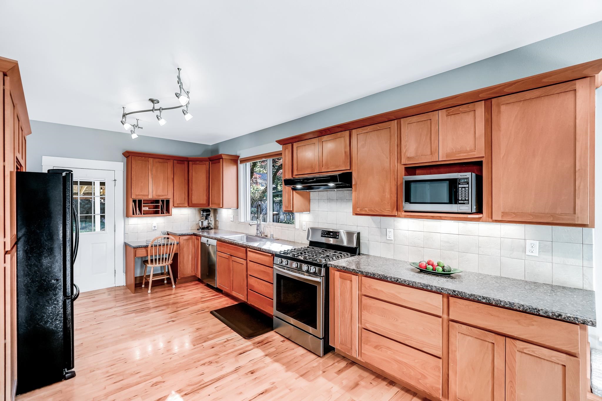 1412 E 15th Ave - Photo 12