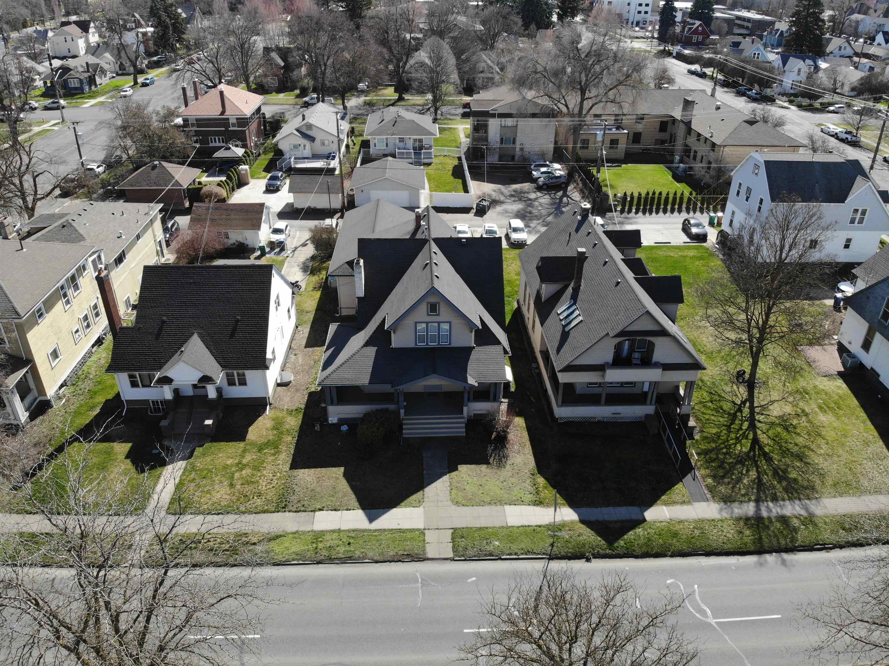 418 E Mission Ave - Photo 2