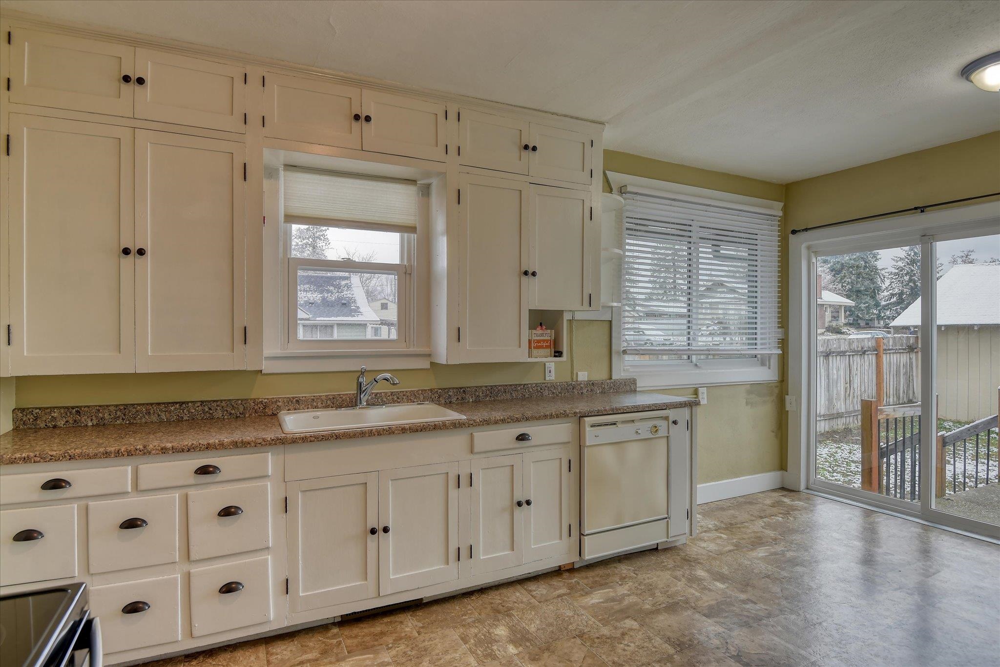 1042 W PROVIDENCE Ave - Photo 16
