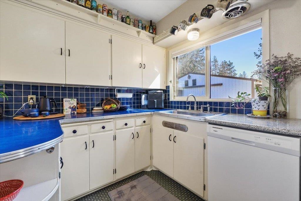 129 W 33rd Ave - Photo 13