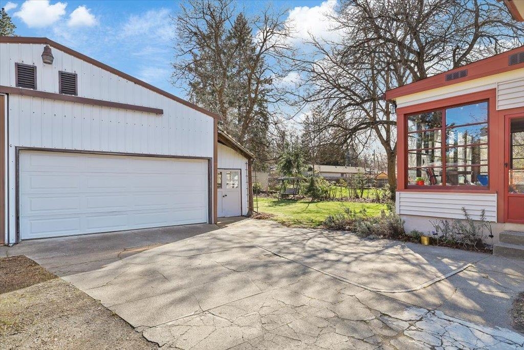 129 W 33rd Ave - Photo 32