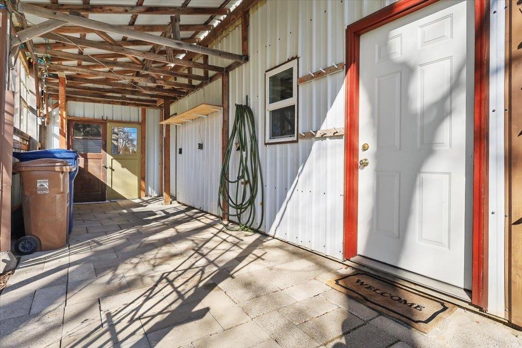 129 W 33rd Ave - Photo 35