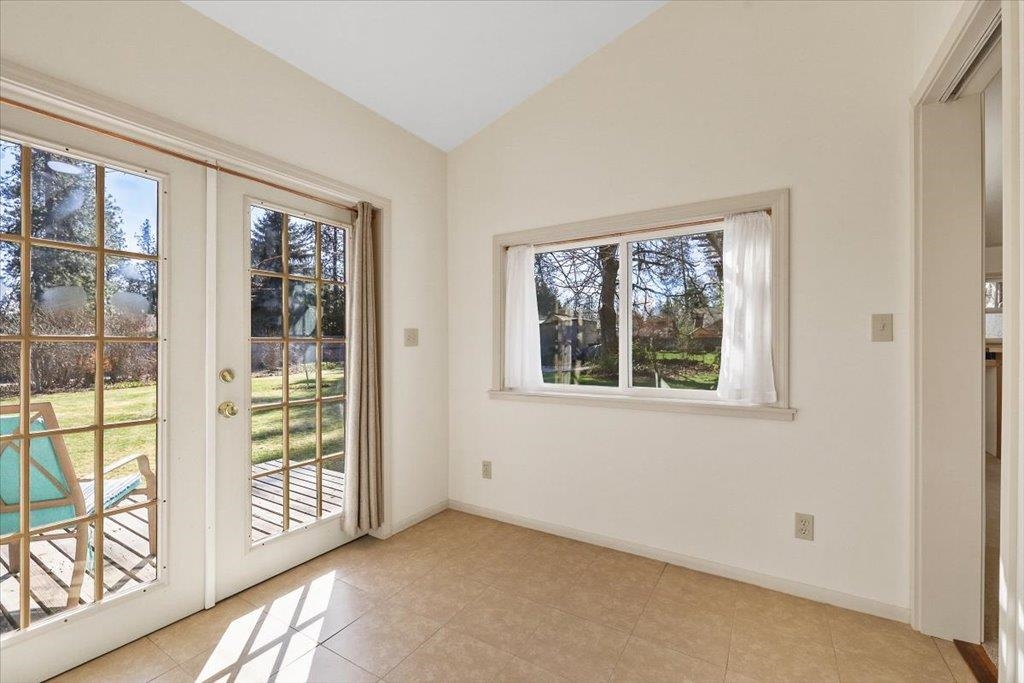 129 W 33rd Ave - Photo 43