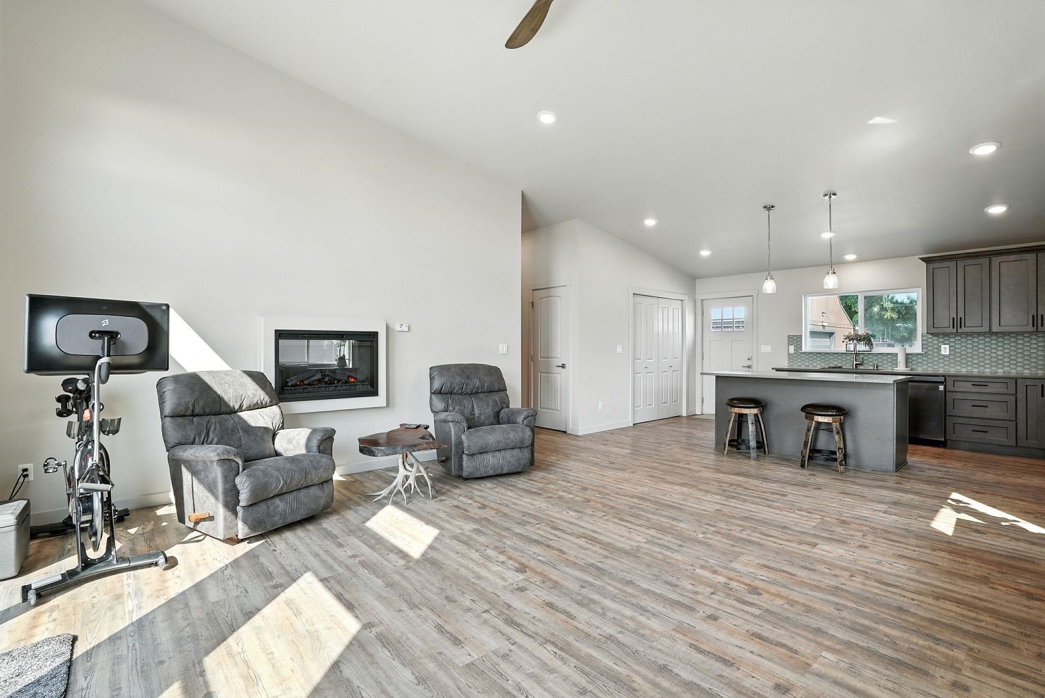 5325 N Vincent Rd - Photo 18