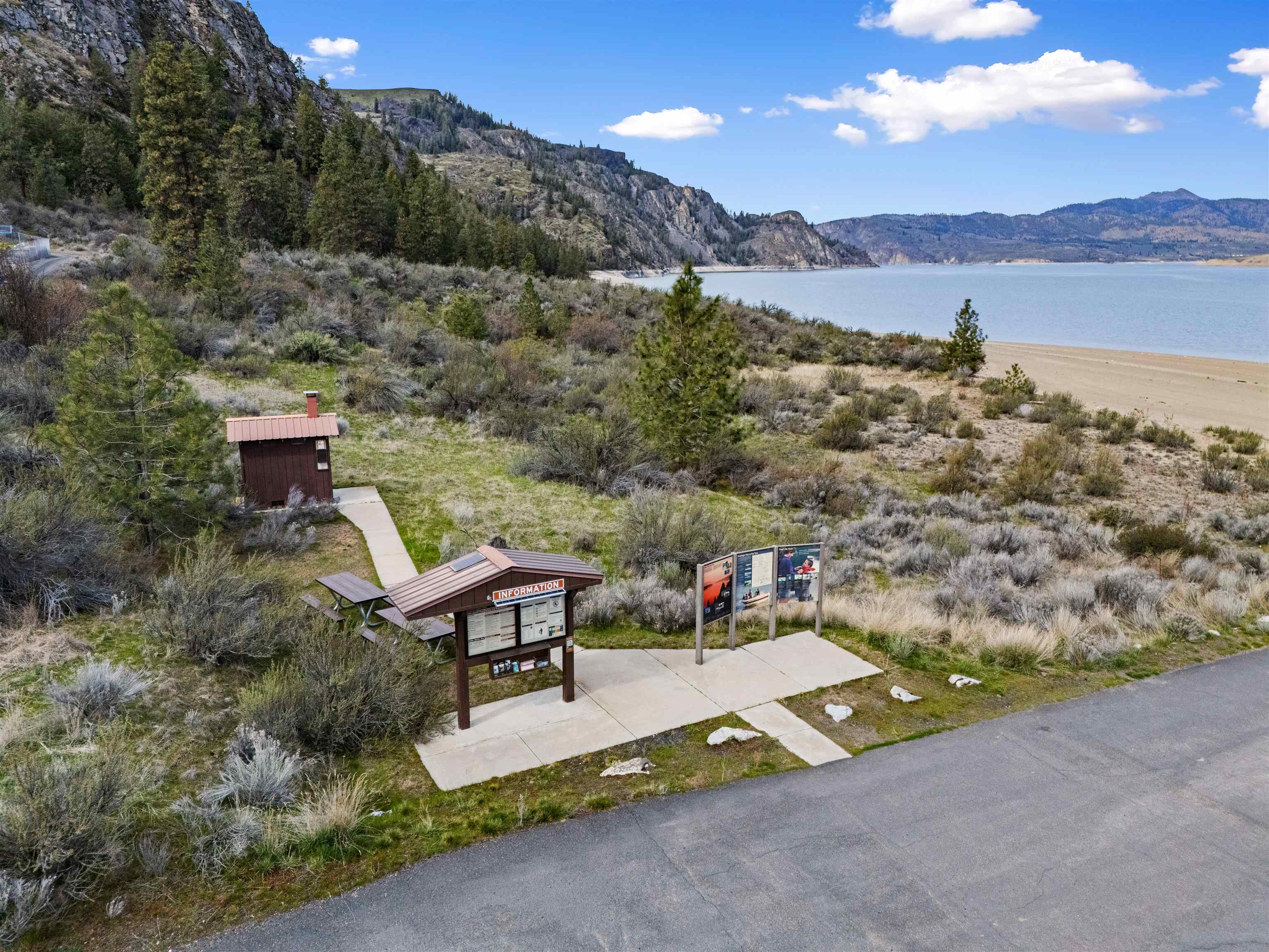 16547 Whitelaw Rd. E - Photo 13