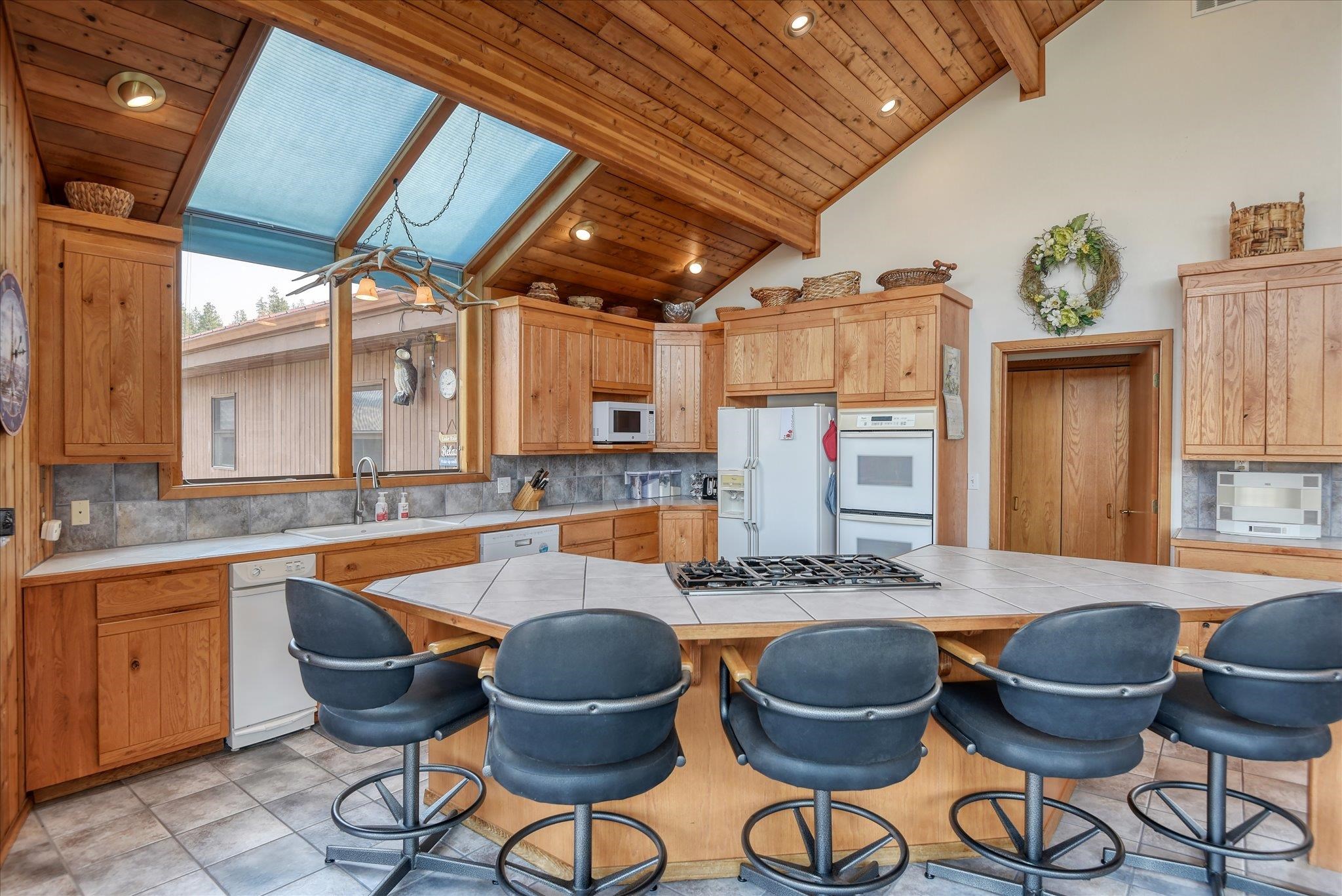 16547 Whitelaw Rd. E - Photo 19